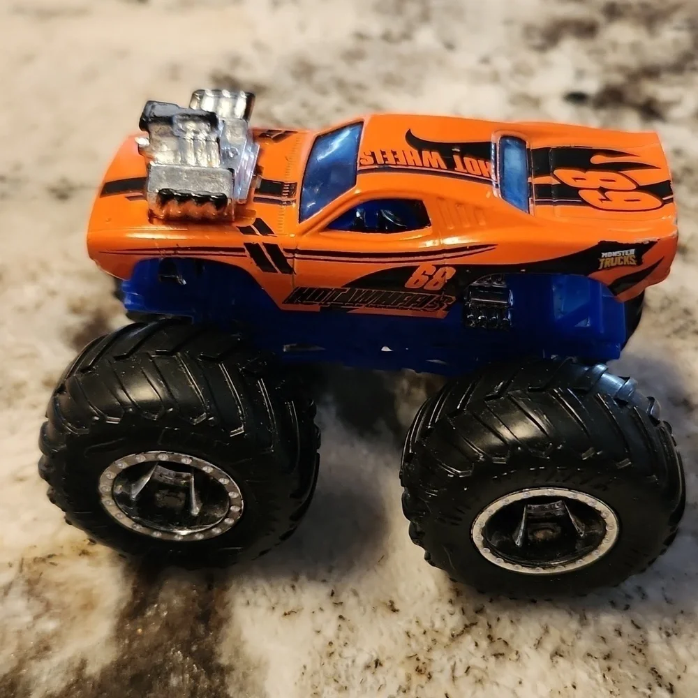 Hot Wheels Monster Jam `68 Dodge Challenger MONSTER TRUCK MATTEL 1/64 Diecast